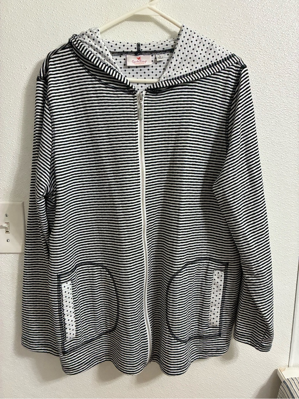 Quacker Factory Black & White Striped Hooded Zip Jacket L